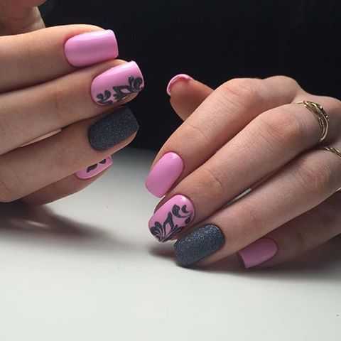 Розовый маникюр с дизайном на короткие ногти фото
